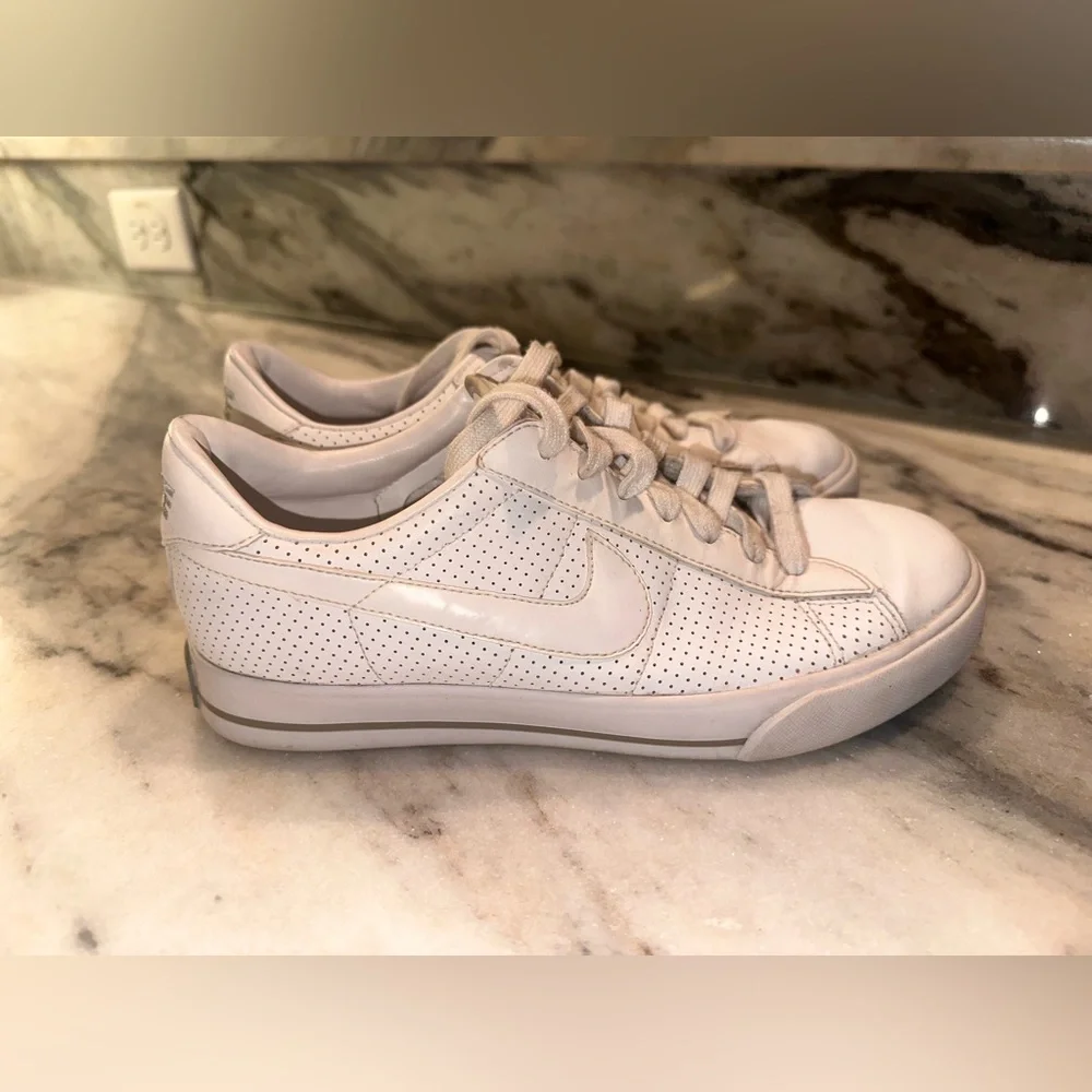 Nike step out